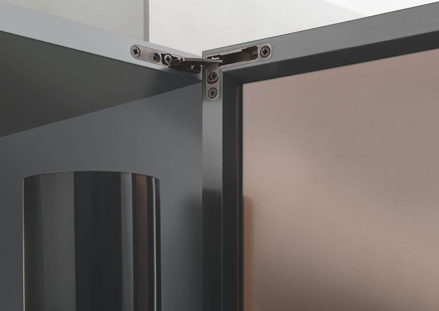 Salice fait évoluer sa charnière invisible Air pour les portes grand format