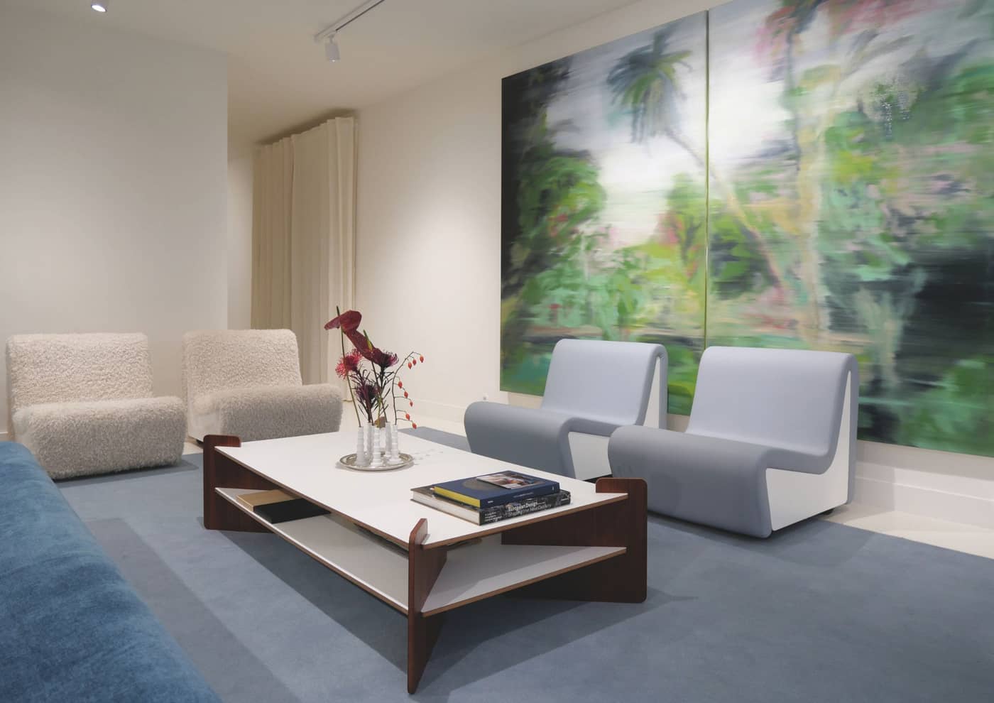 Place des Victoires, Source Édition installe un écrin dédié au design mid-century