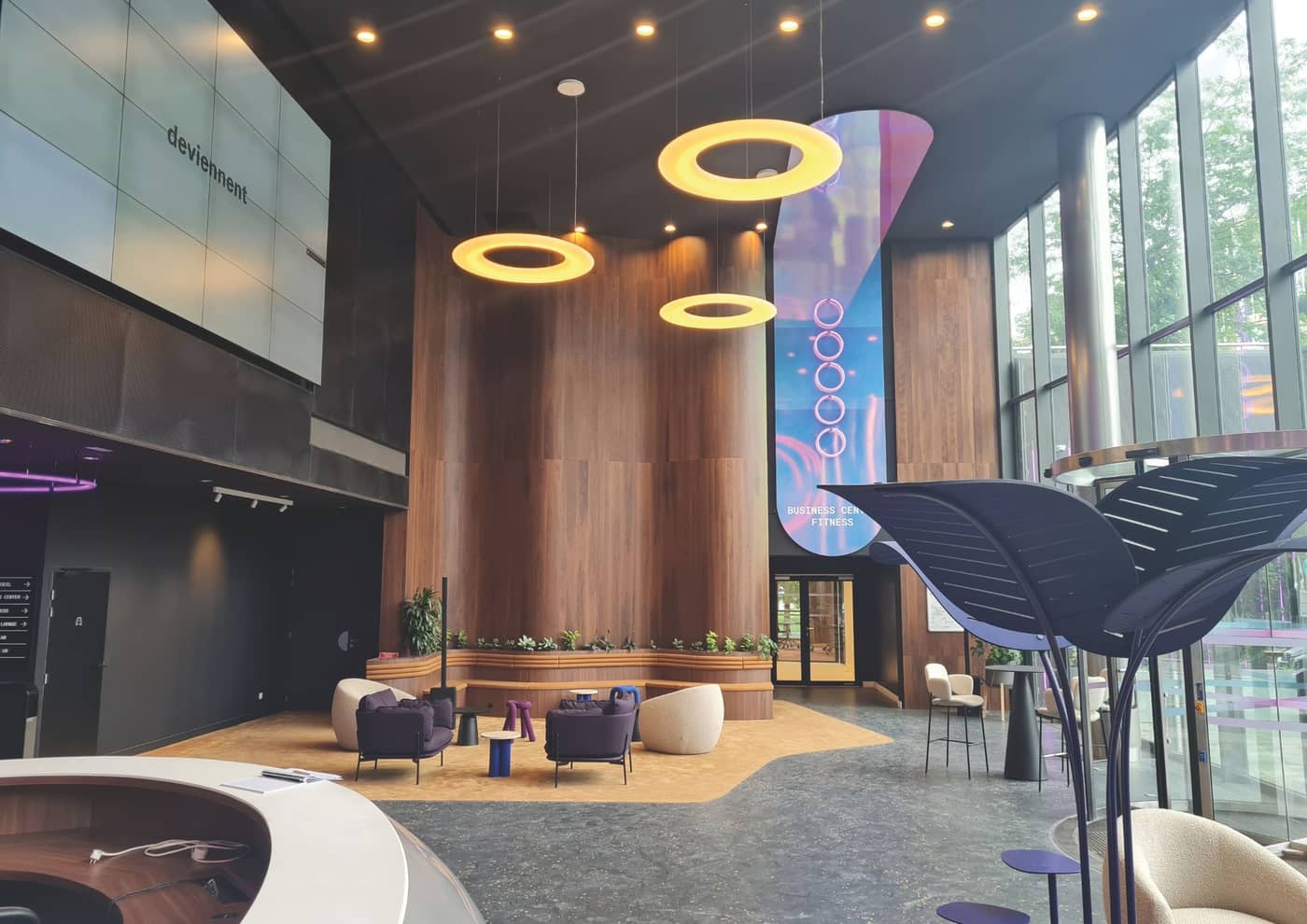 Elegance and sobriety for the Ovalie hall